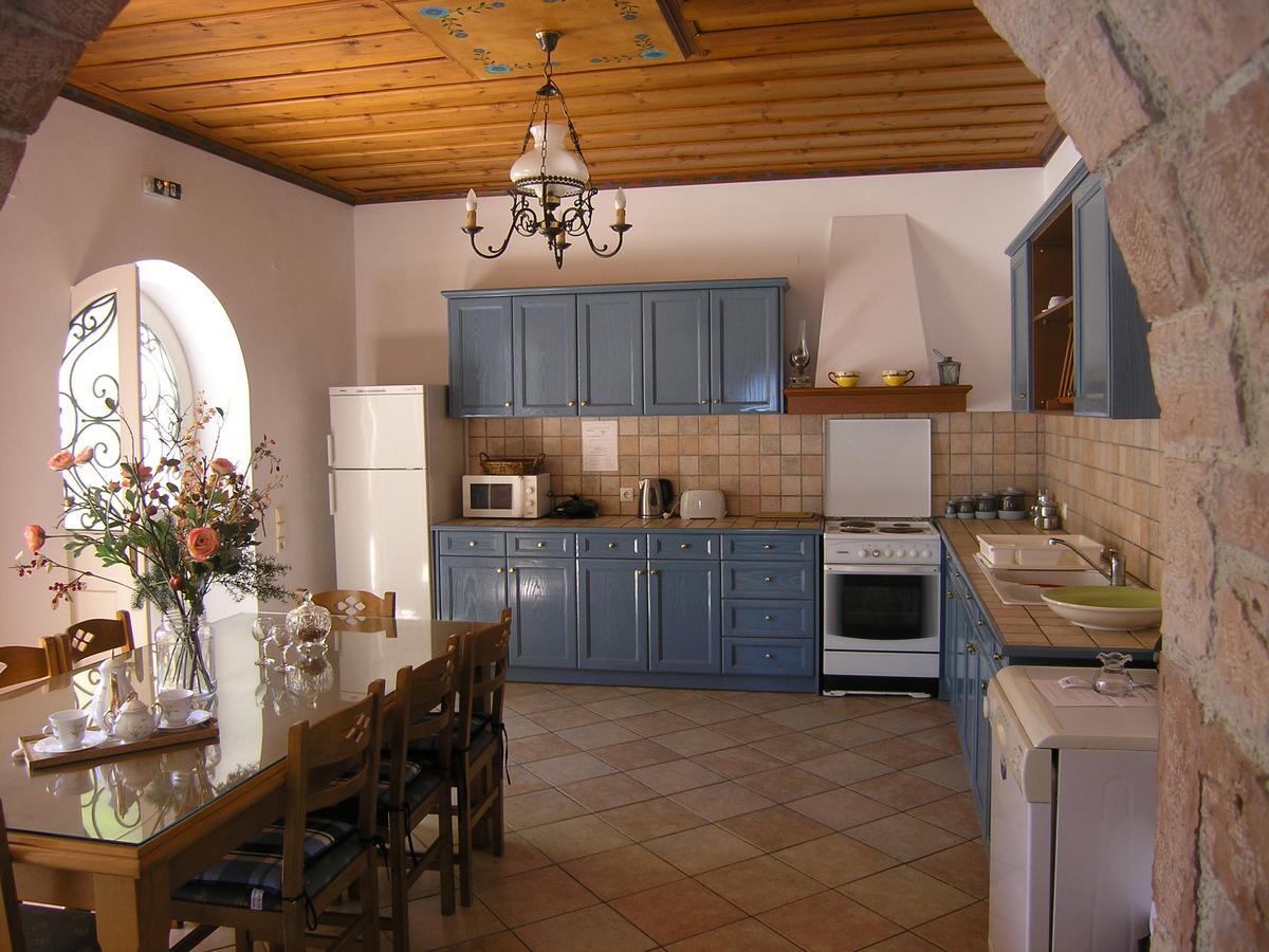 Traditional Stone Villa Olympia Viggla 外观 照片