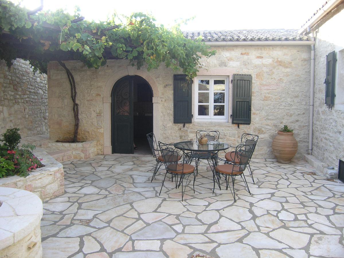 Traditional Stone Villa Olympia Viggla 外观 照片